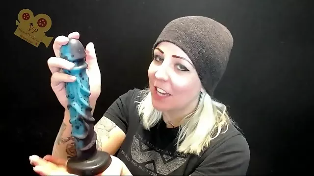 Rio Reviews: The Pleasure Works' Night's King (heat activated color)