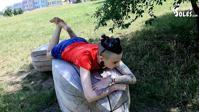 Naughty Czechsoles teases with their dirty bare feet in the park (flip flops, foot teasing, long toes, petite doll feet)