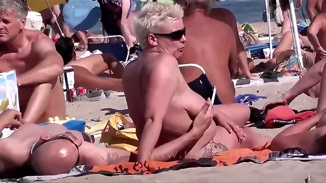 En La Playa De Nudismo, Desnuda Primera, Desnudas, Desnuda Outdoor, Adolecentes Desnudas, Teens En Playa Nude