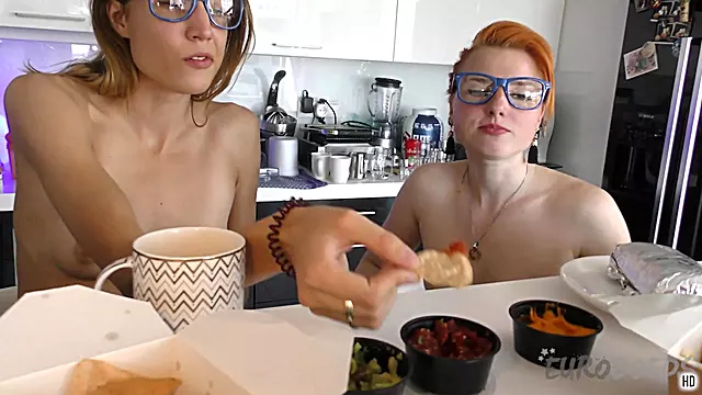 Asmr Mukbang Video Miss Pussycat Eating Lunch Cruchy Mexican Food With Spinner Ginger Rikki