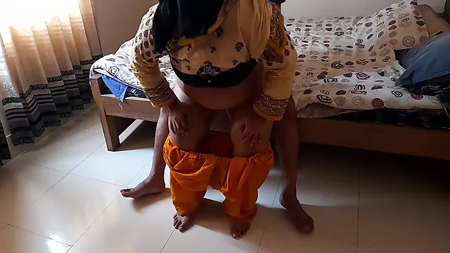 Hot Priya Aunty Apane Bete Ke Sath Kya Kand - Priya Aunty Fucked Her Stepson While He Was Masturbating