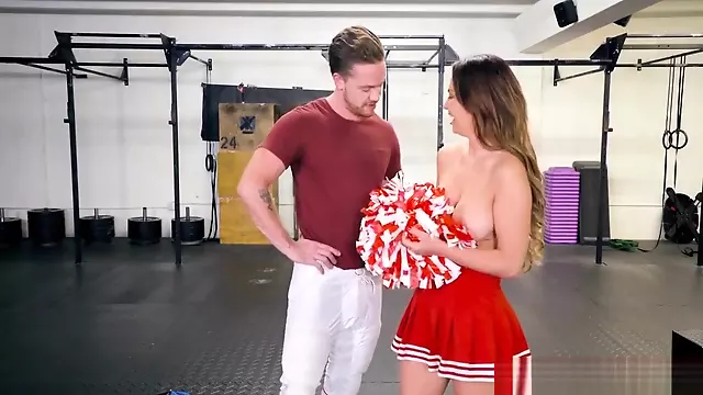Cheerleader Sucks Jock Dick In The Gym