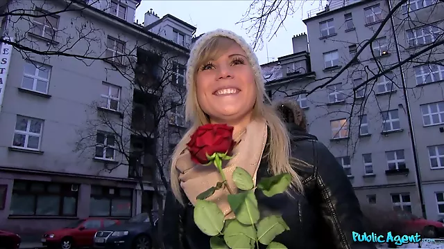 Arousing Blondie Minx Gets A Valentine's Day Making Love