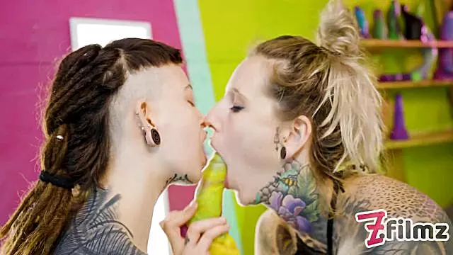 Lesbian Vagosex 18, Gegen Willen Tottem Lecken, Kleine Titten Deutsch, Gruftis Teen, Punk Lesben