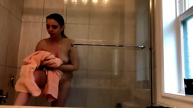 18 year old Volleyball player HIDDEN CAMERA glass shower! again