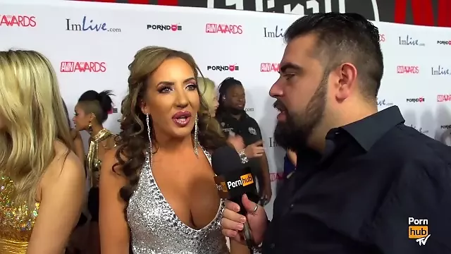 PornhubTV Richelle Ryan Red Carpet 2015 AVN Interview
