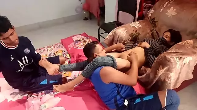 two Beta ne girl ko jor jor se choda two boyfriend one girl very hurd fucked indian xxx porn videos