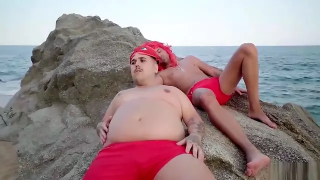 Lifeguards revive a chica with cock-to-mouth technique