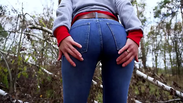 Milf In Tight Blue Jeans Tease Her Big Ass Outdoors