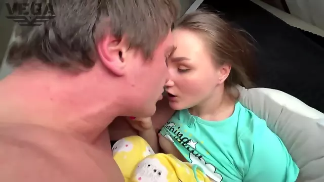 Stepfather Seduces The Daughter Of His Friend To The Hot Sex