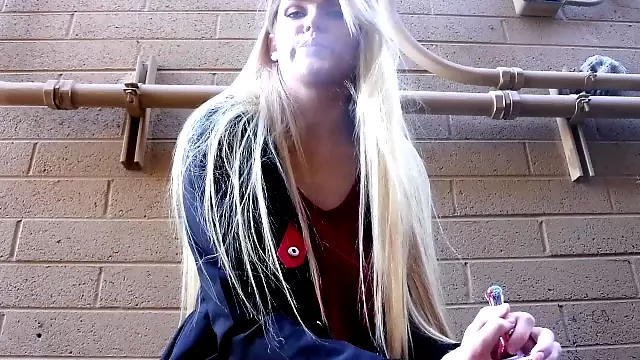 Get to Know Erin Evelyn Smoke Sesh