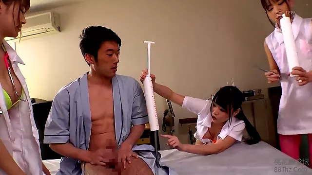 Cuties sit down on one cock by turns during sex lesson
