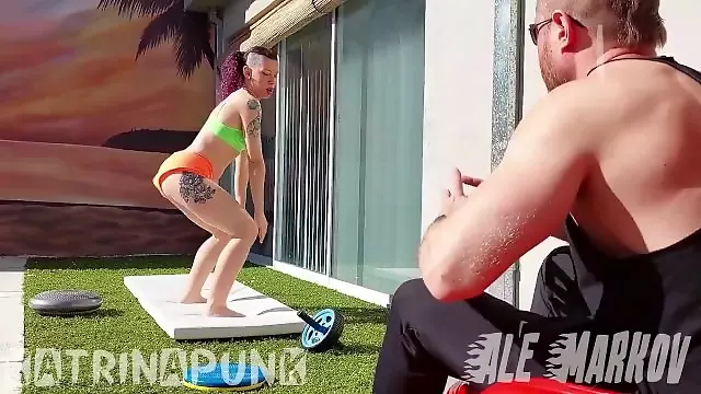 Katrina Punk termina cogiendose a su personal trainer en su primera clase de gimnasia
