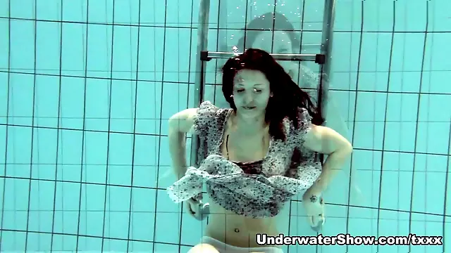 UnderwaterShow Video: Loris