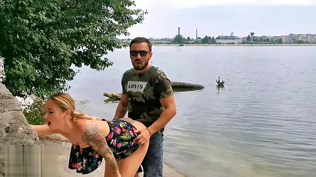 Amateur couple caught fucking in the public park. WetKelly
