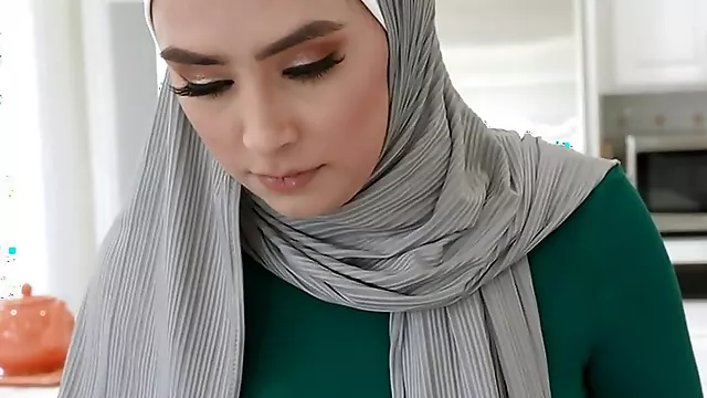 I Caught My Friends Hot Muslim Hijab Step Mom Masturbating & She Sucked Me Off For My Silence