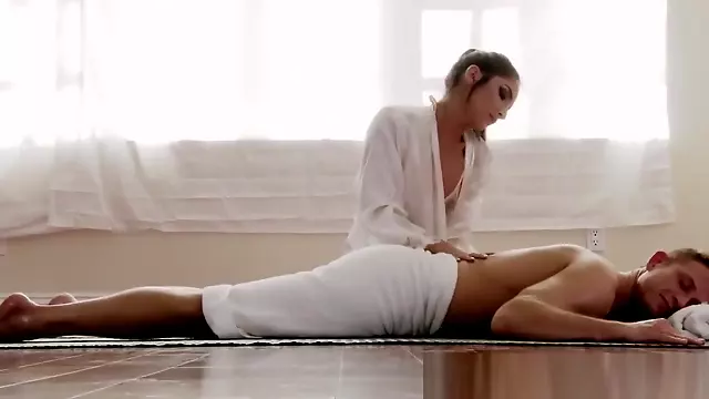 Giselle Leon ate out and fucked after giving a great massage