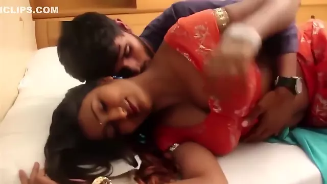 Telugu housewife saree draping below navel romance hot scene